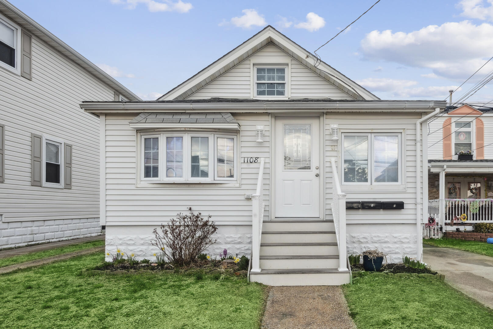 Long & Foster Vacation Rentals-1108 New York Avenue - Front-image-1