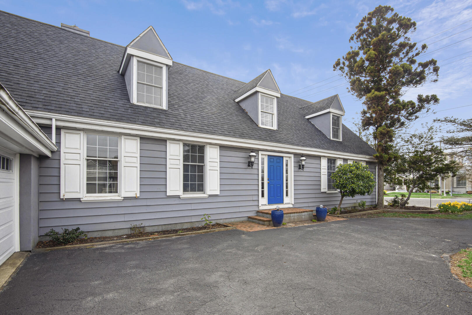 Long & Foster Vacation Rentals-198 40th Street-image-1