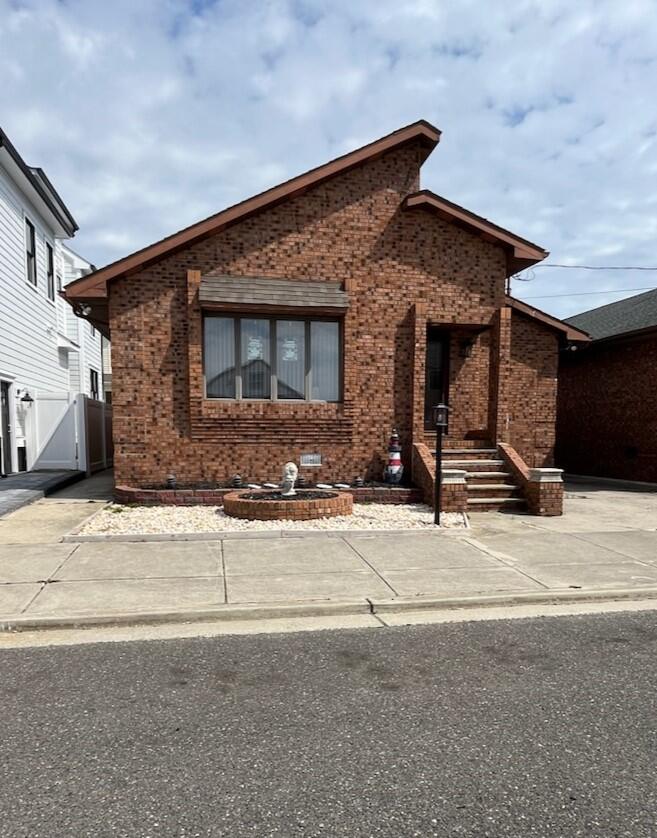 Long & Foster Vacation Rentals-99 W Saint Louis Avenue-image-1