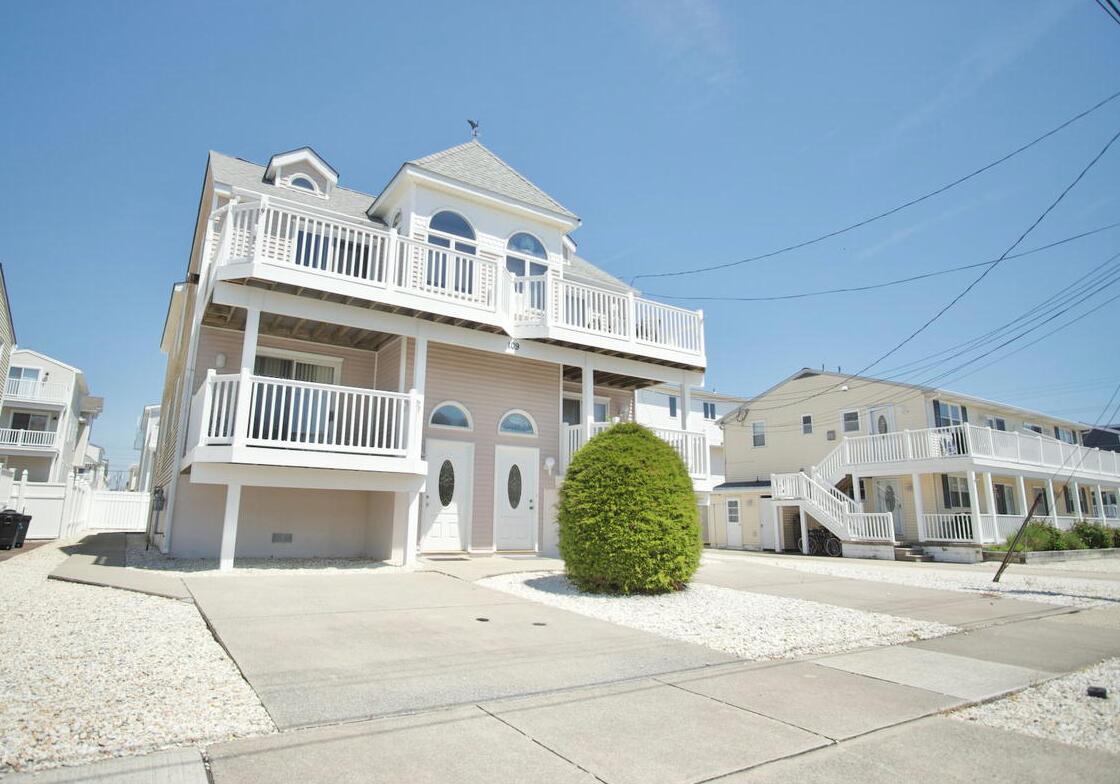 Long & Foster Vacation Rentals-109 69th Street West-image-1