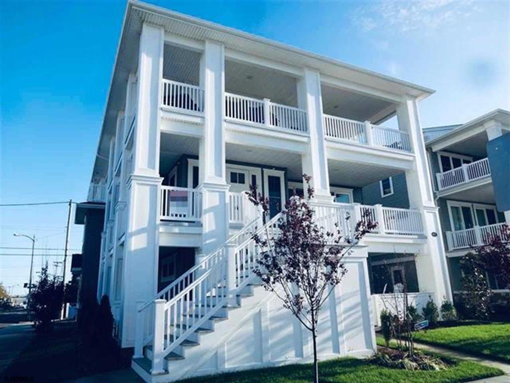 Long & Foster Vacation Rentals-901 Wesley Ave., Unit A-image-1