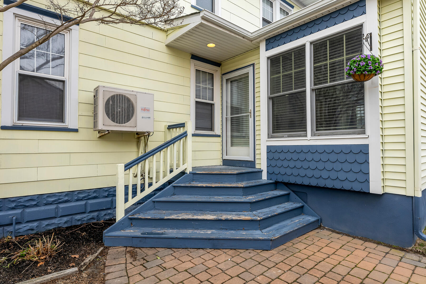 Long & Foster Vacation Rentals-211 E Crocus Road #1-image-1