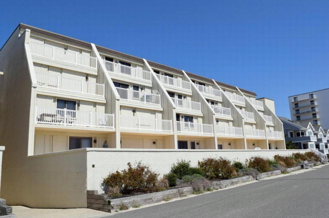 Long & Foster Vacation Rentals-3901 Pleasure Avenue #216-image-1