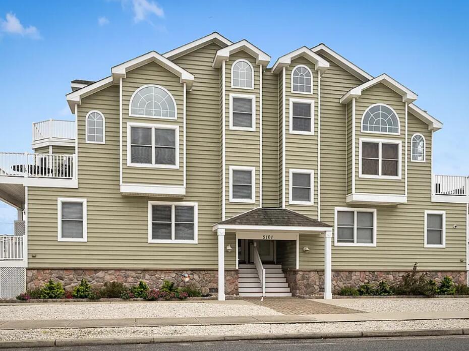 Long & Foster Vacation Rentals-5101 Central Avenue North-image-1