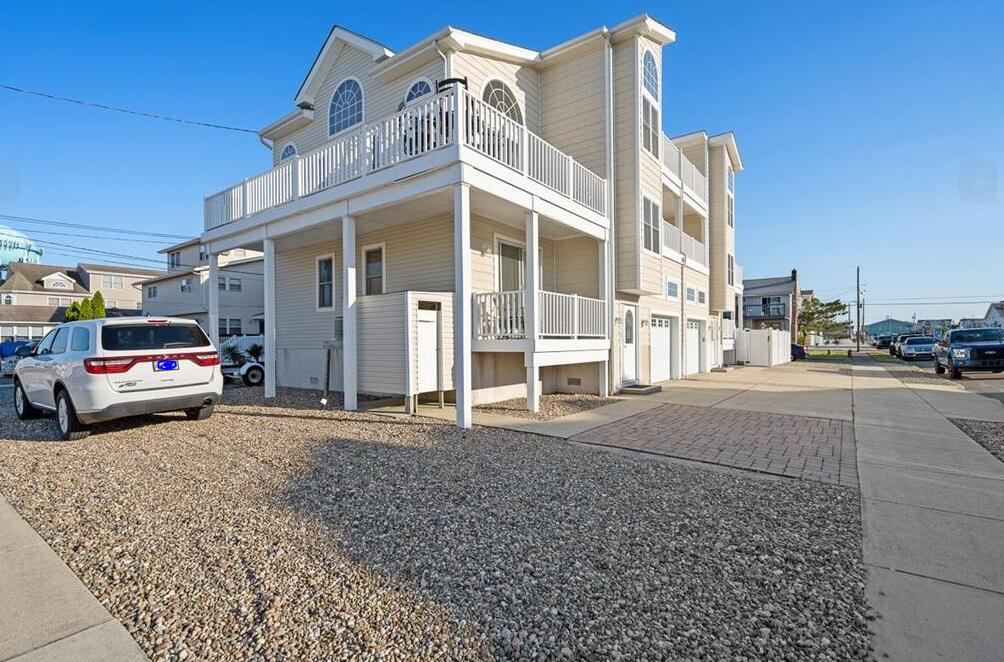 Long & Foster Vacation Rentals-3901 Cini Street North-image-1