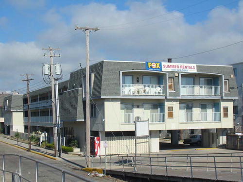 Long & Foster Vacation Rentals-875 Plymouth Place, Unit 6-image-1