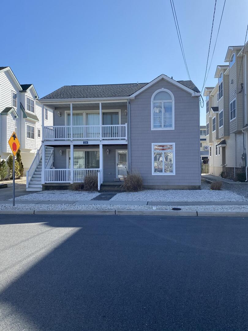 Long & Foster Vacation Rentals-214 38th Street 1st Floor-image-1