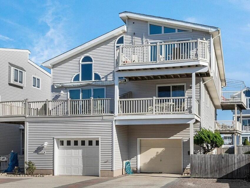 Long & Foster Vacation Rentals-111 89th Street East-image-1