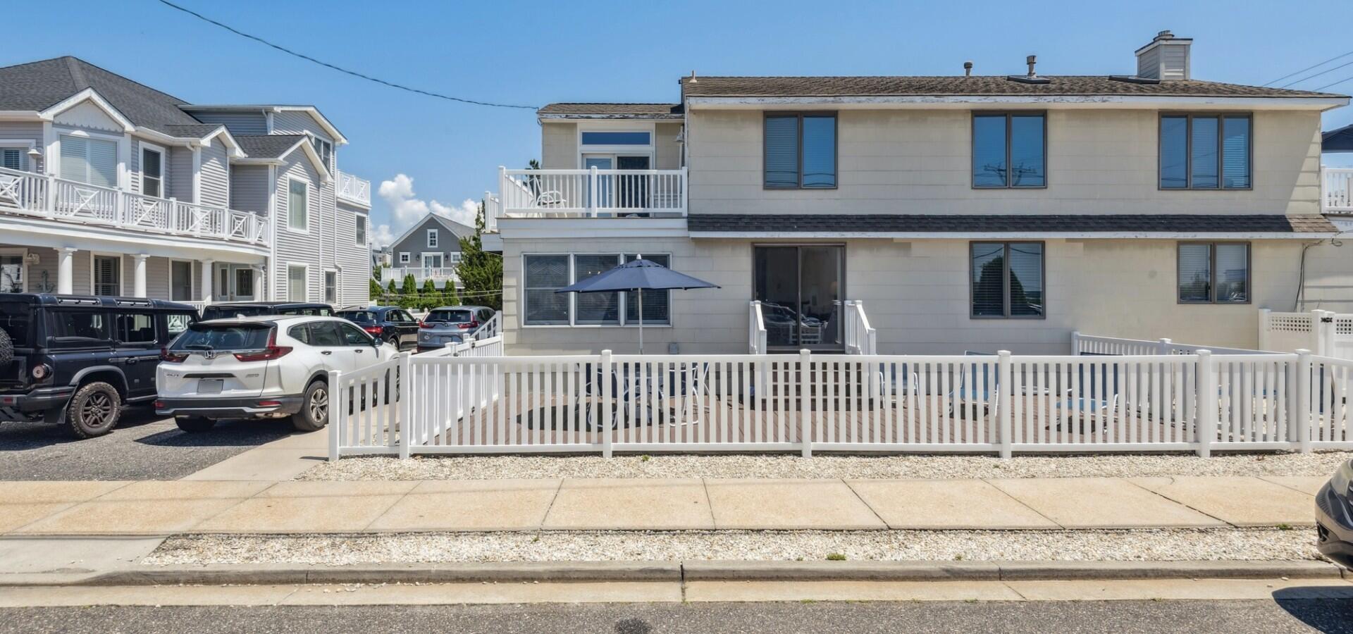 Long & Foster Vacation Rentals-2788 Avalon Ave, Unit B - West-image-1