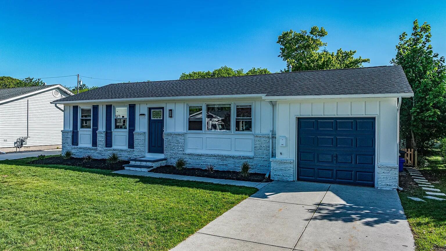 Long & Foster Vacation Rentals-111 E Dawes Ave-image-1