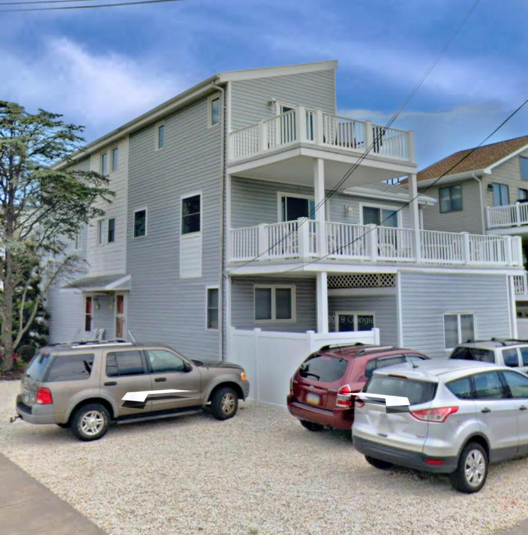 Long & Foster Vacation Rentals-51 84th Street South-image-1
