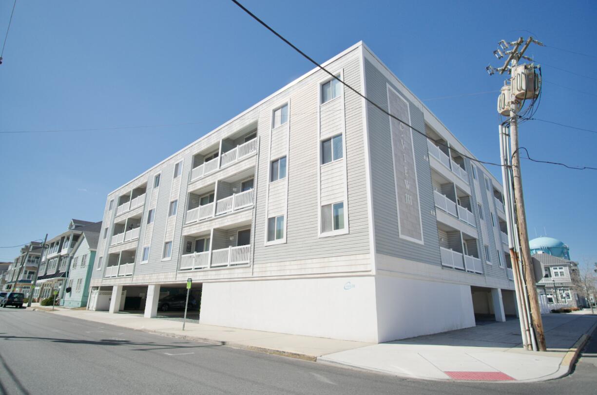 Long & Foster Vacation Rentals-3900 Pleasure Avenue 201-image-1