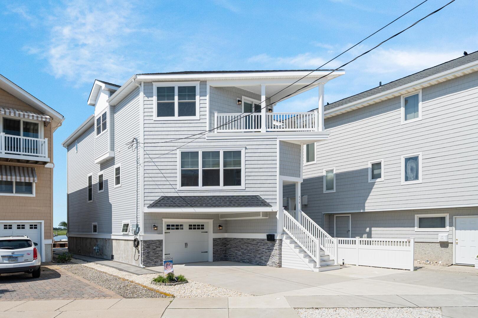 Long & Foster Vacation Rentals-650 22nd Street-image-1