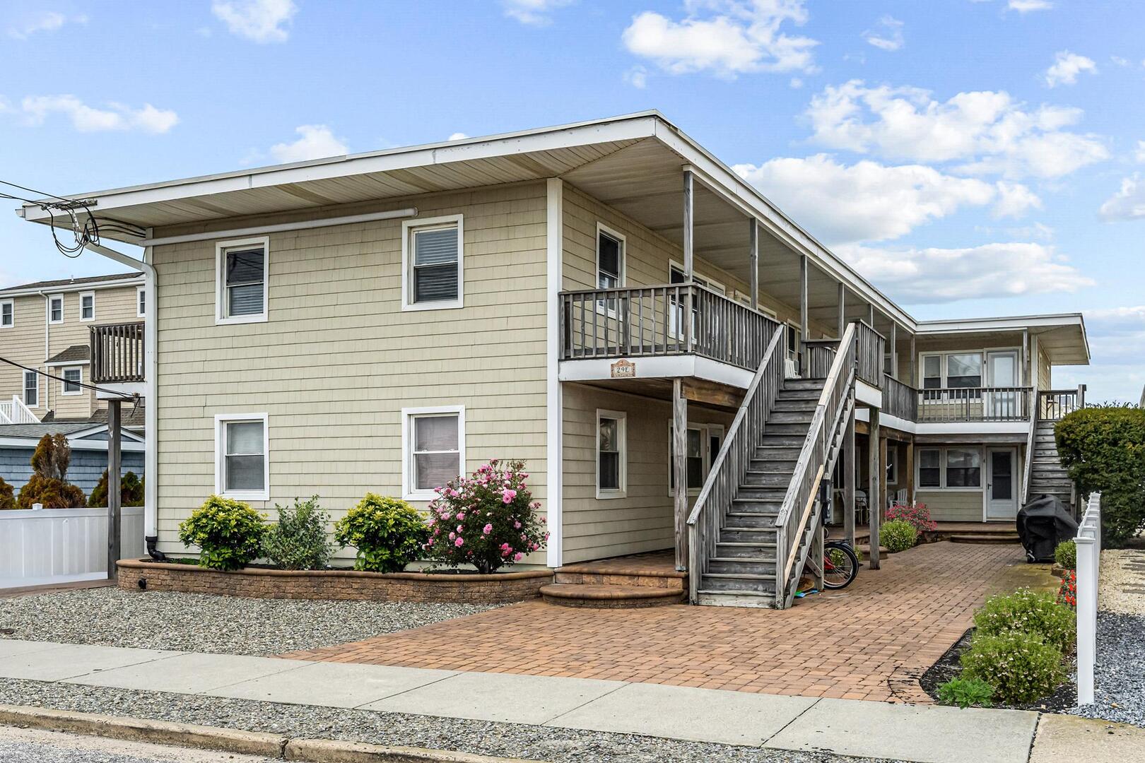 Long & Foster Vacation Rentals-29 E 28th Street Unit 3-image-1