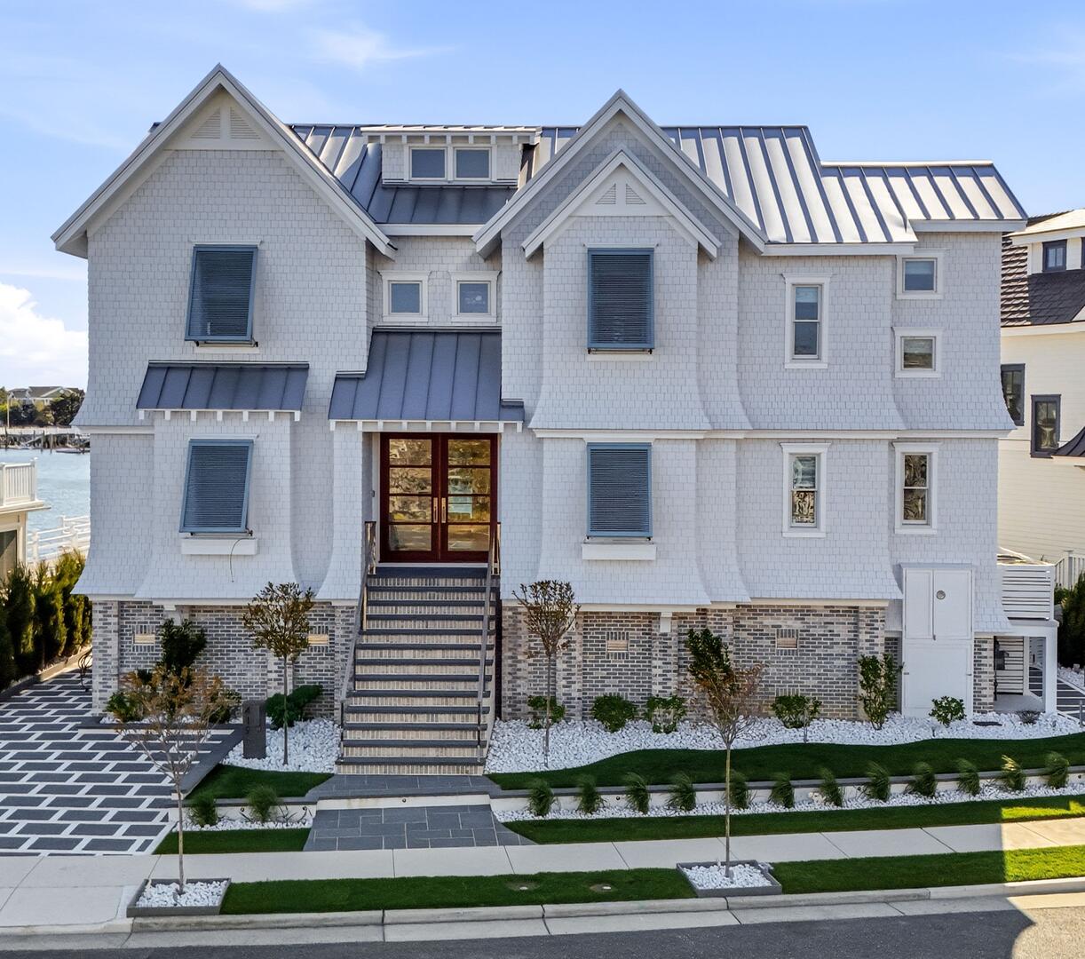 Long & Foster Vacation Rentals-419 104th Street-image-1