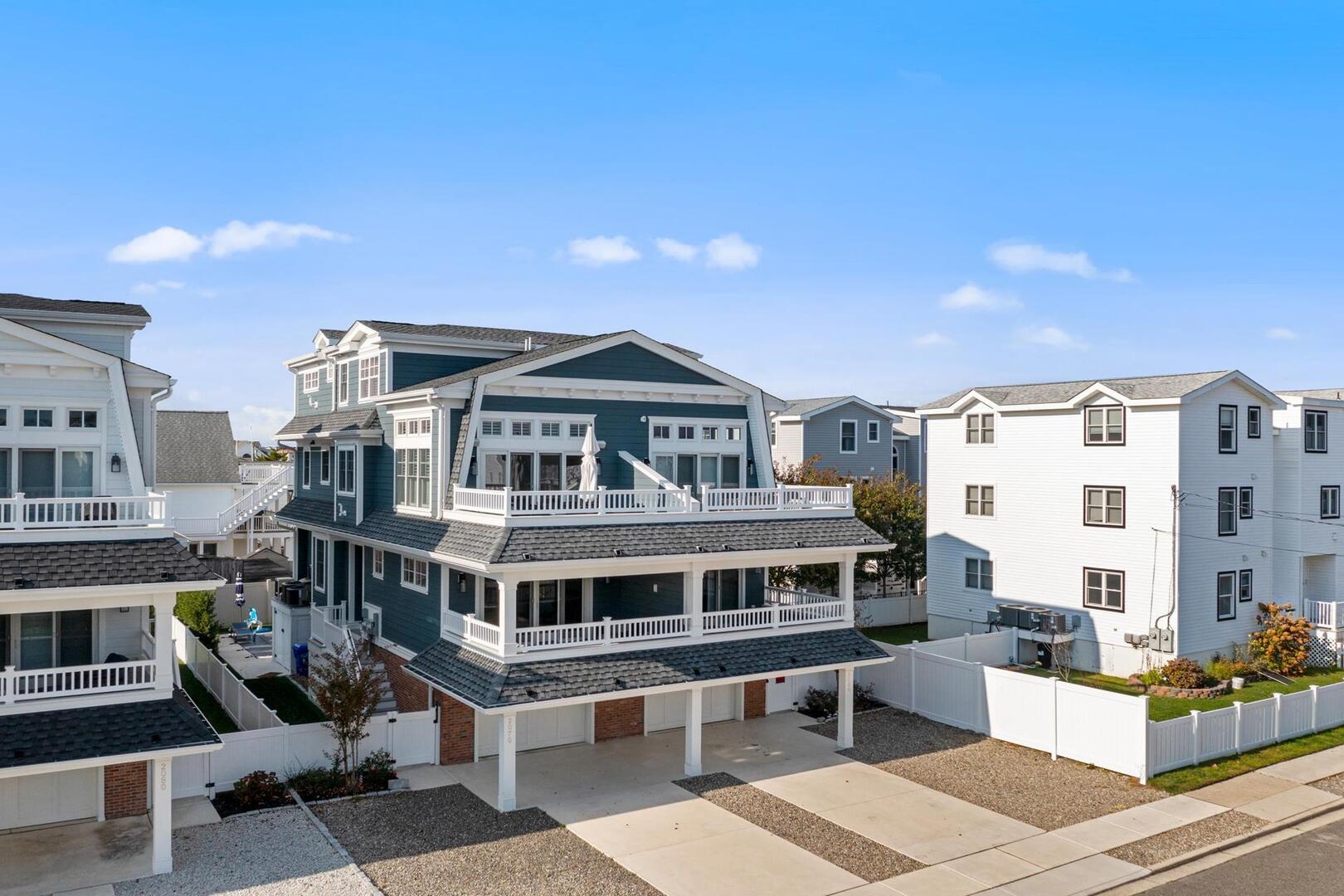 Long & Foster Vacation Rentals-2060 5th Avenue-image-1