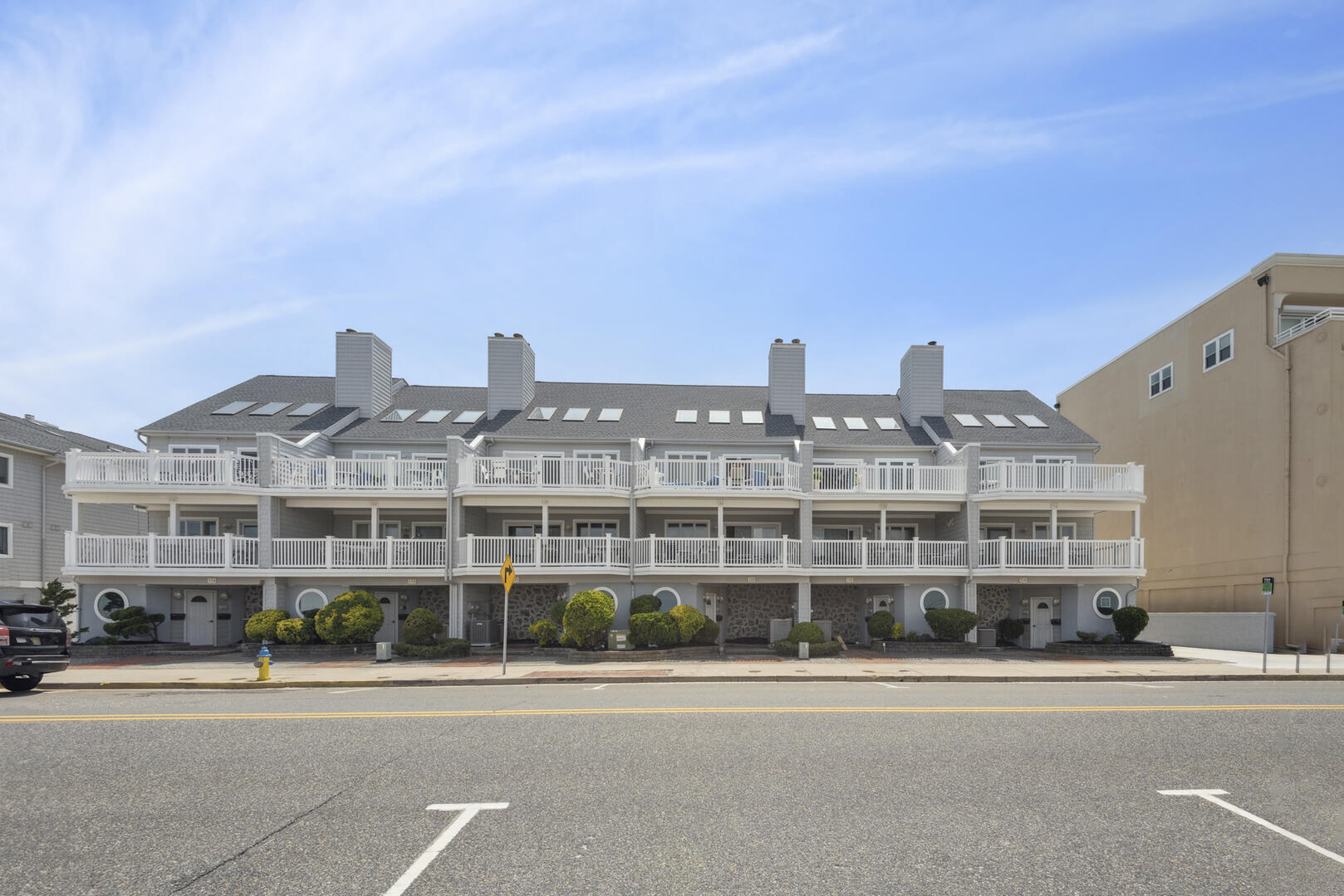 Long & Foster Vacation Rentals-520 E 2nd Ave #520-image-1