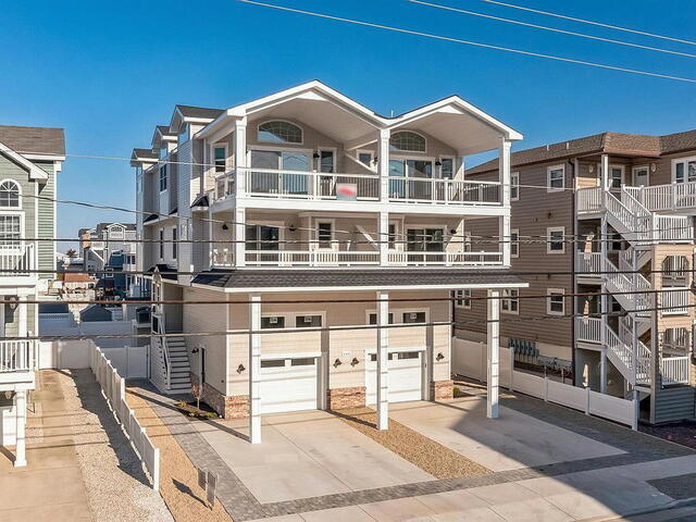 Long & Foster Vacation Rentals-3506 Landis Avenue North & South-image-1