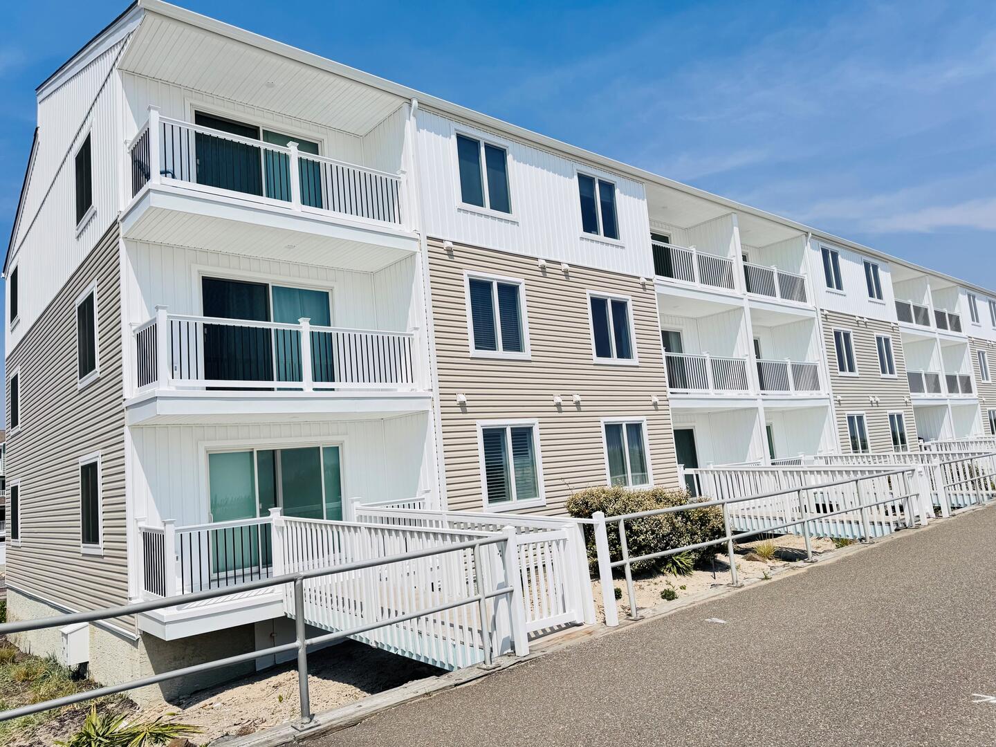 Long & Foster Vacation Rentals-3400 Promenade 1G-image-1