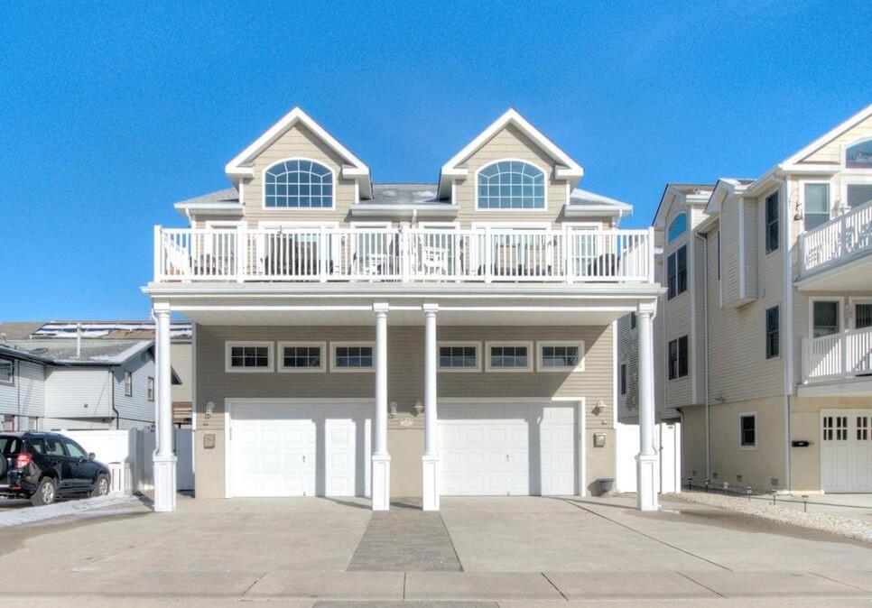 Long & Foster Vacation Rentals-147 60th Street East-image-1