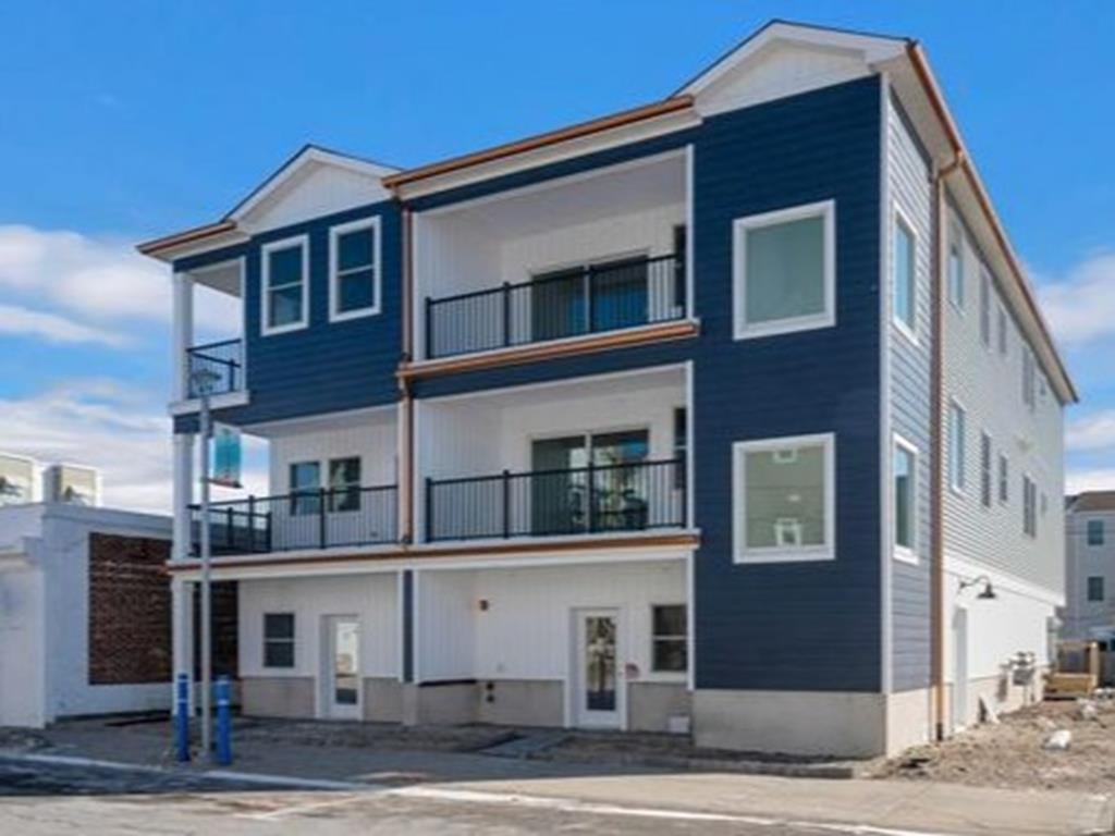 Long & Foster Vacation Rentals-3719 Pacific Avenue #3-image-1