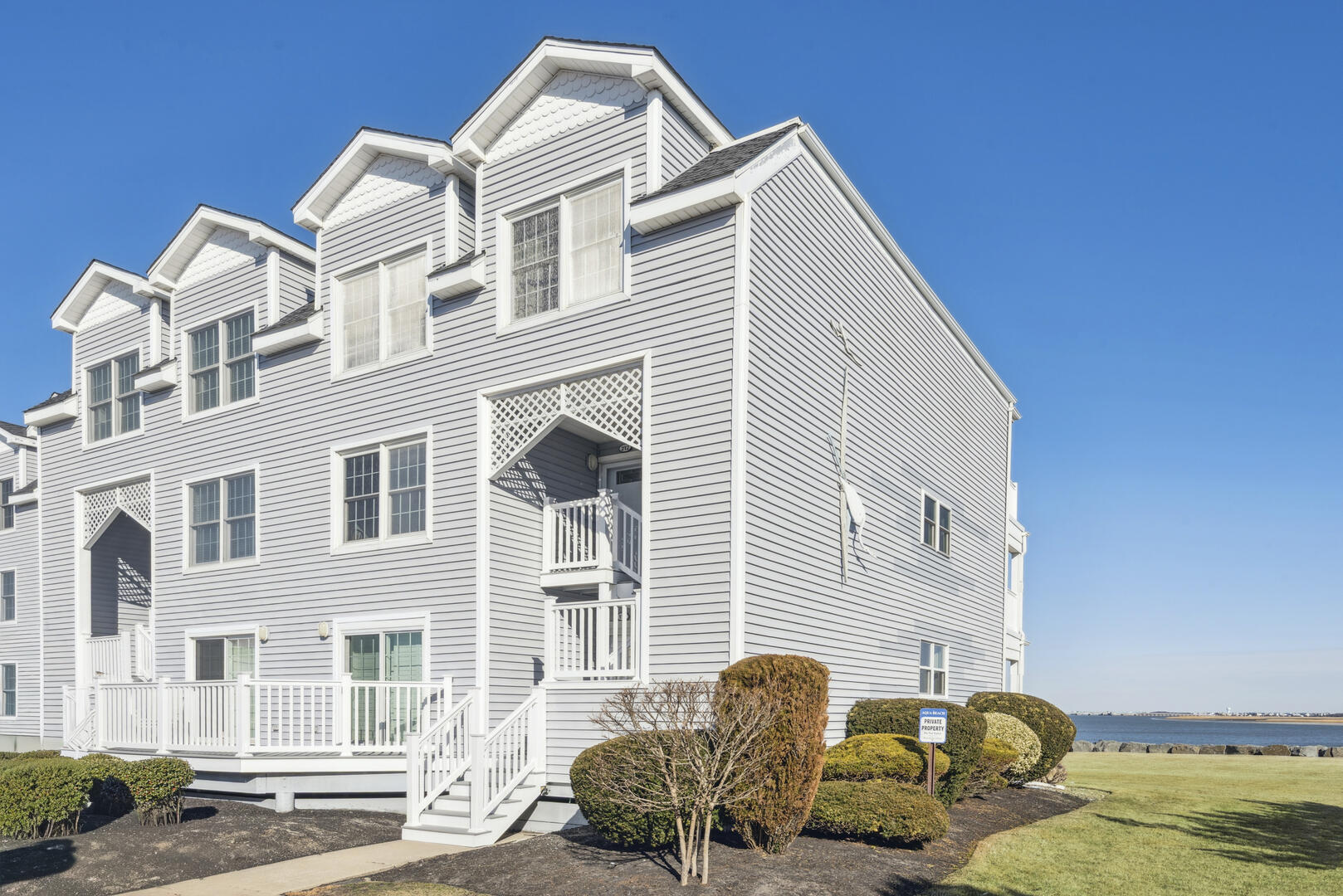 Long & Foster Vacation Rentals-400 E Marina Court Unit 212-image-1