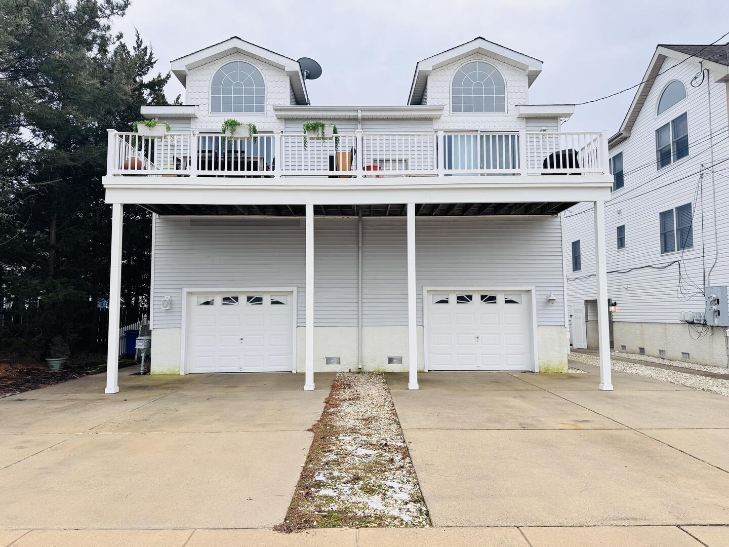Long & Foster Vacation Rentals-210 81st Street East-image-1