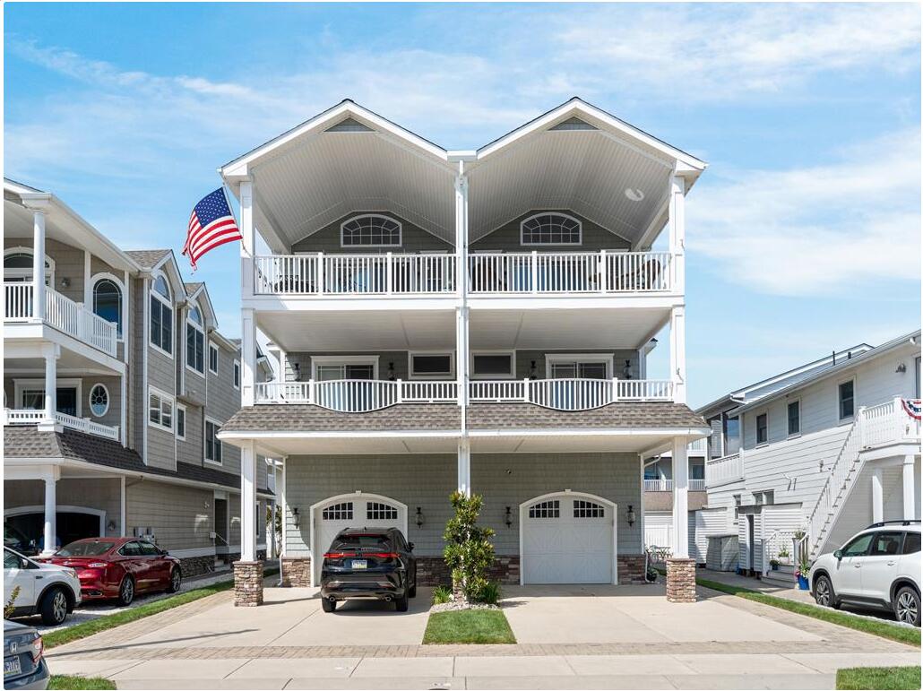 Long & Foster Vacation Rentals-15 67th Street East-image-1