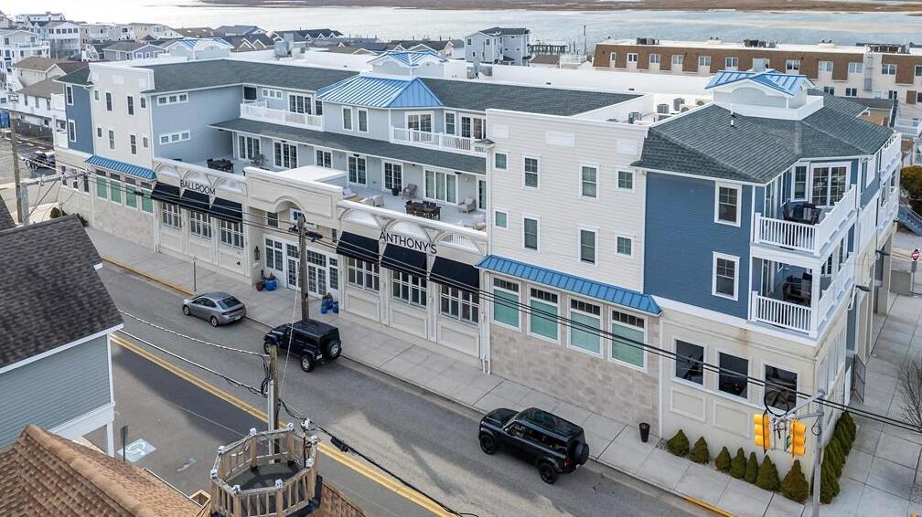 Long & Foster Vacation Rentals-8600 Landis Avenue #4-image-1