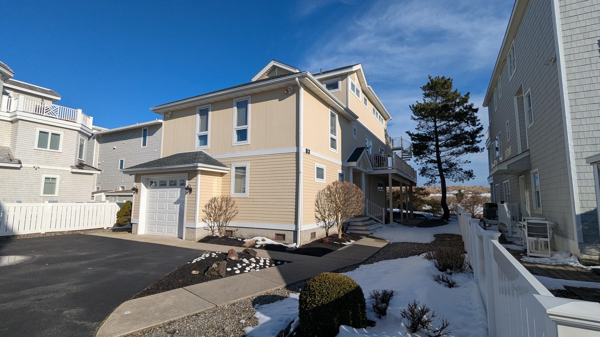 Long & Foster Vacation Rentals-83 E 13th Street-image-1