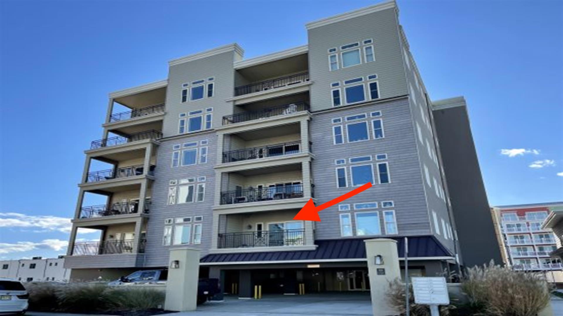 Long & Foster Vacation Rentals-408 E Farragut Rd U 101-image-1