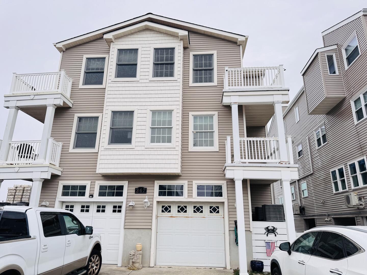 Long & Foster Vacation Rentals-367 43rd Place East-image-1