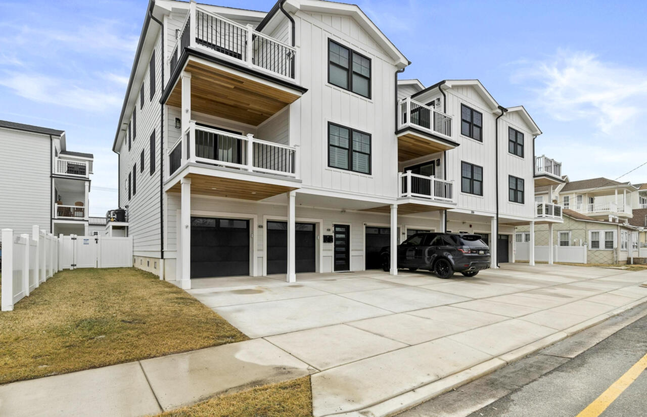Long & Foster Vacation Rentals-306 W Youngs Ave. Unit A-image-1
