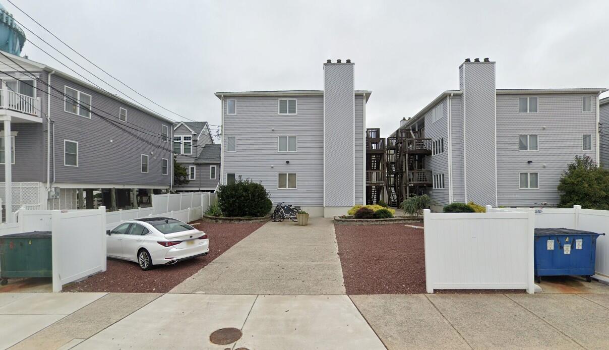 Long & Foster Vacation Rentals-127 40th Street 1C-image-1