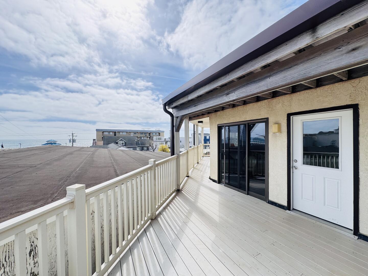 Long & Foster Vacation Rentals-4101 Landis Ave 3rd Floor East-image-1