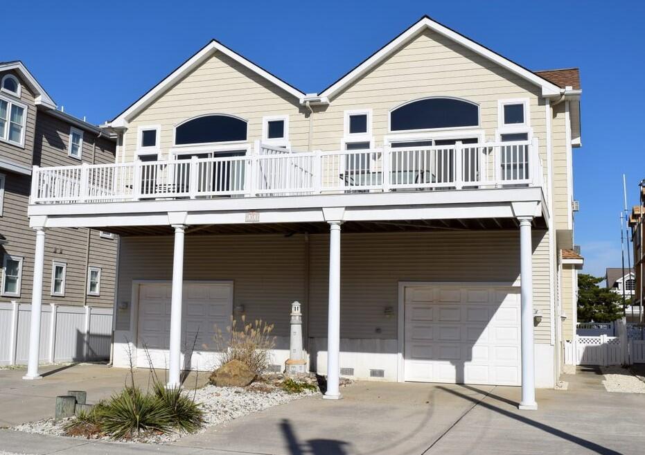 Long & Foster Vacation Rentals-17 65th Street East-image-1