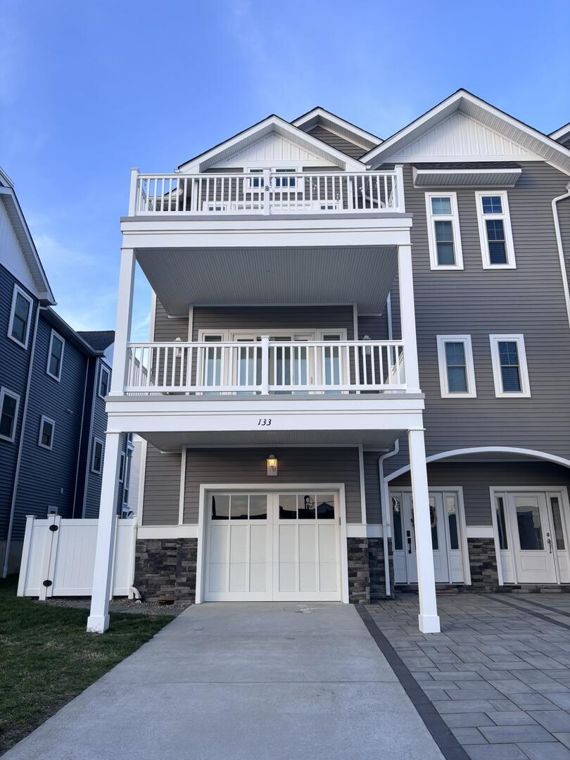 Long & Foster Vacation Rentals-133 W Walnut Avenue-image-1