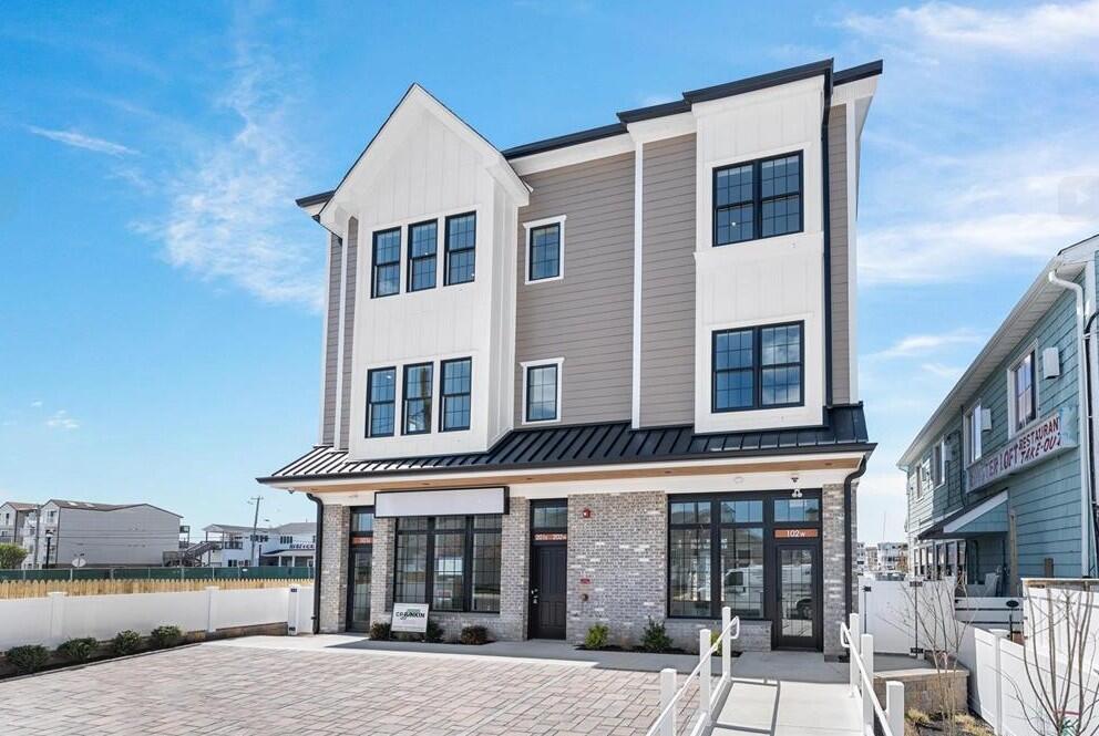 Long & Foster Vacation Rentals-310 42nd Place West-202-image-1