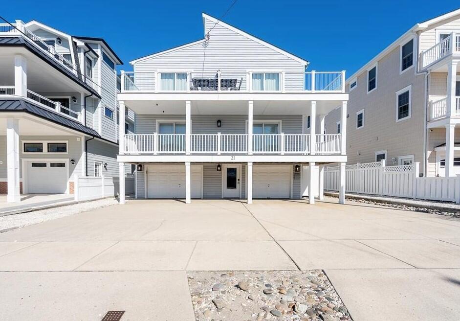 Long & Foster Vacation Rentals-21 79th Street North-image-1