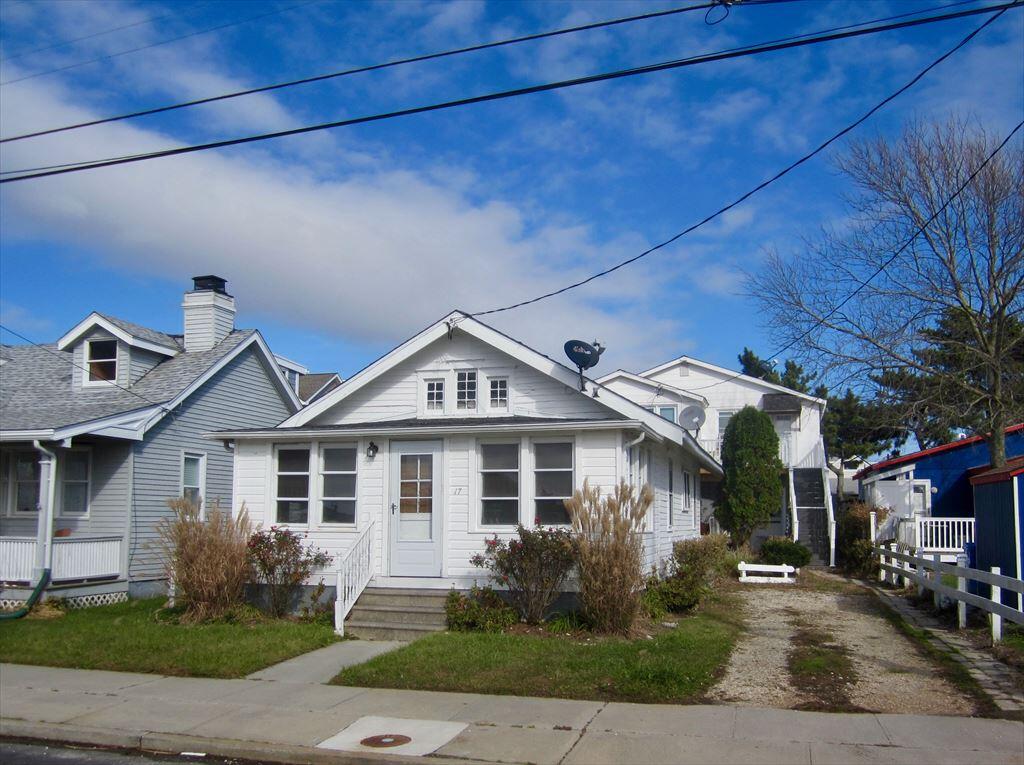 Long & Foster Vacation Rentals-17 E Webster Ave. Cottage Front-image-1