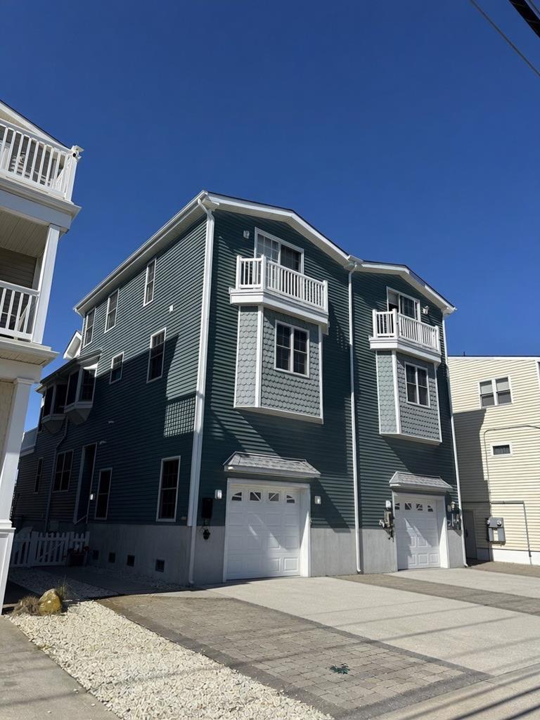 Long & Foster Vacation Rentals-306 44th Street East-image-1