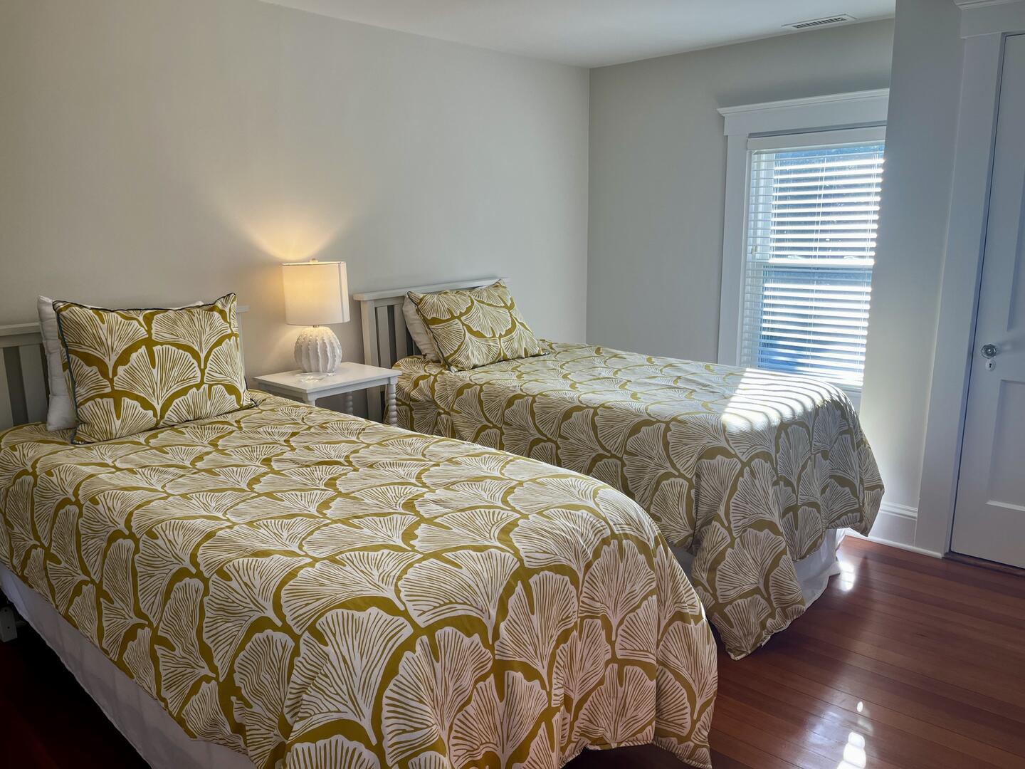 photo 33 rental 15507
