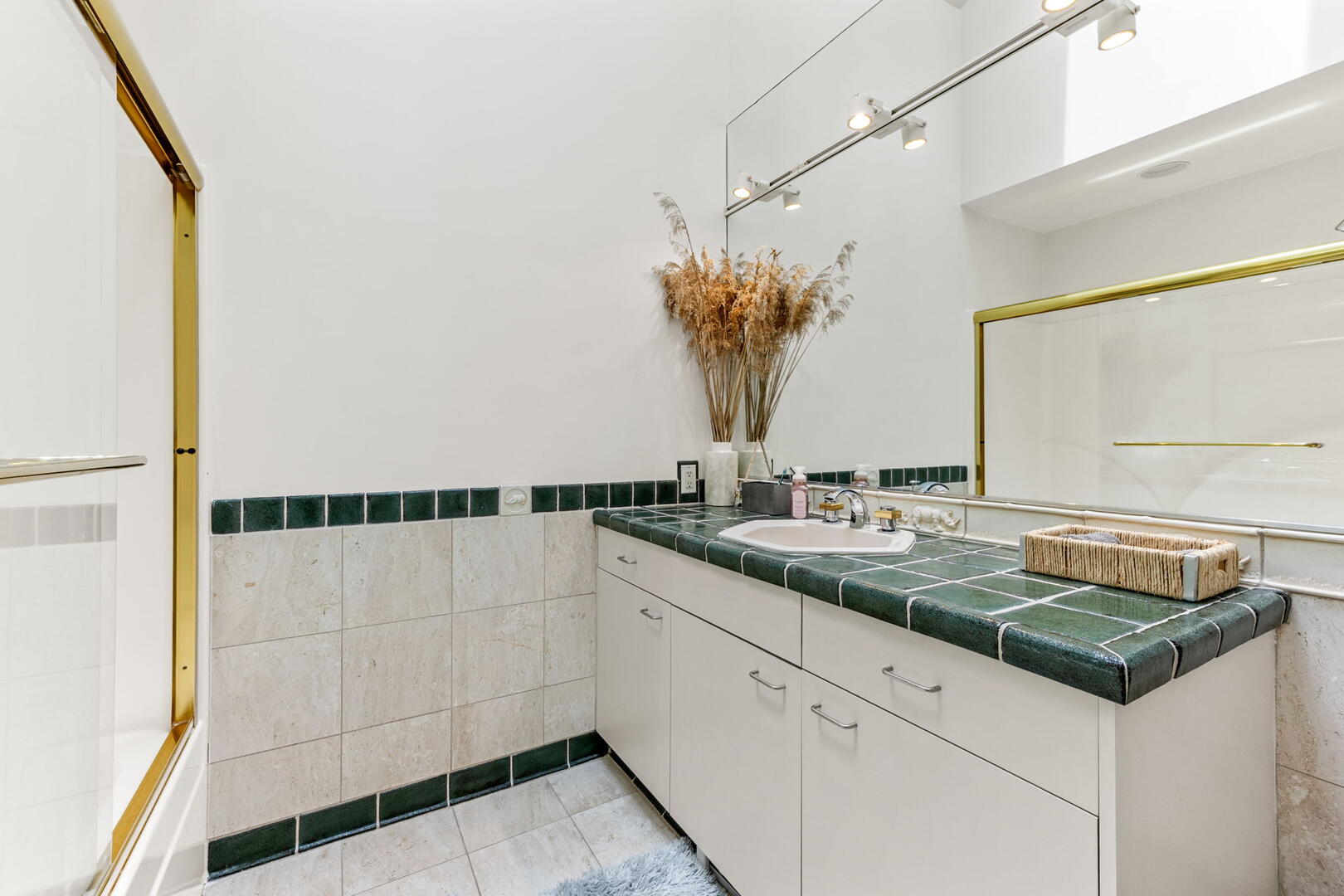 photo 44 rental 16286