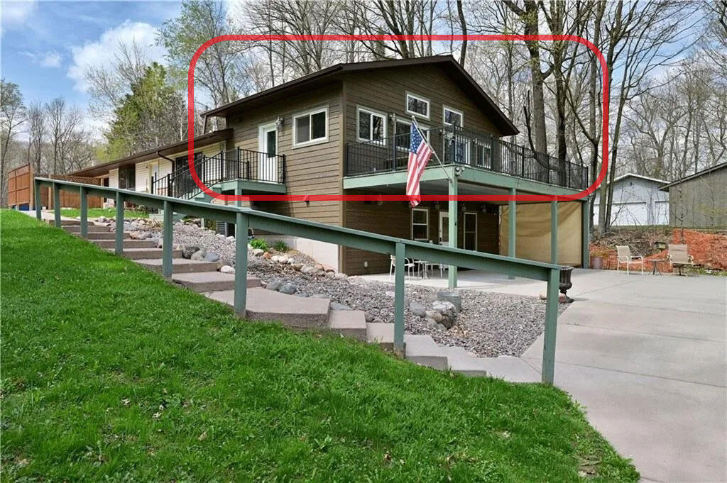 Grumpys Lookout Condo - Upper Unit-911