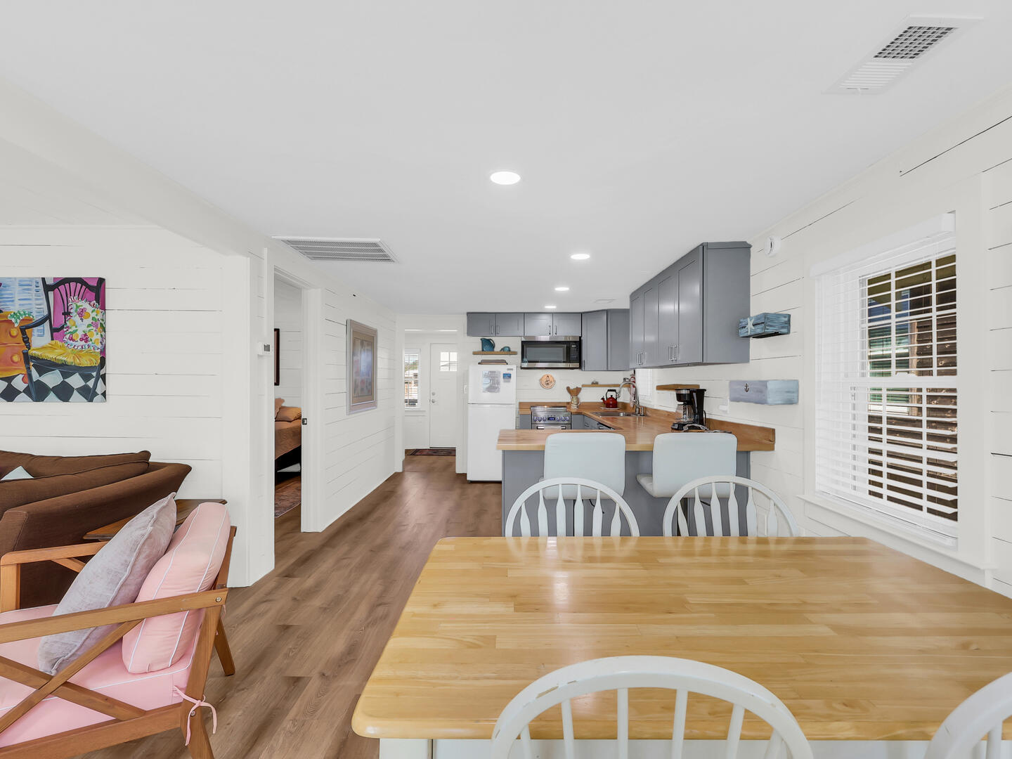 Queen Bee | Photo 13