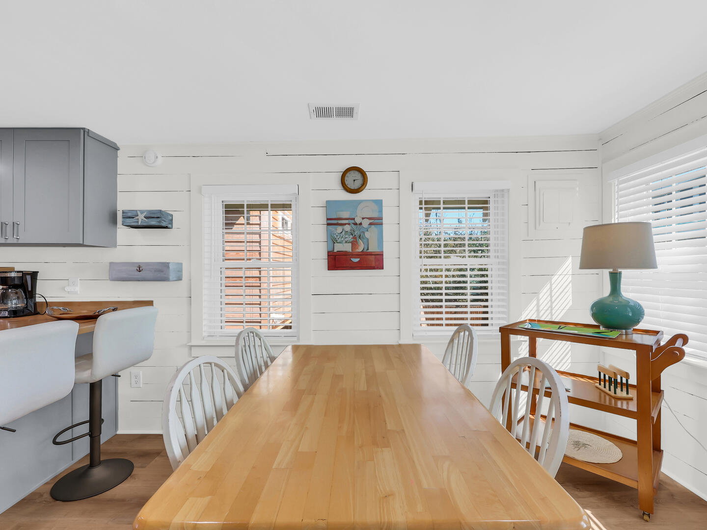 Queen Bee | Photo 14