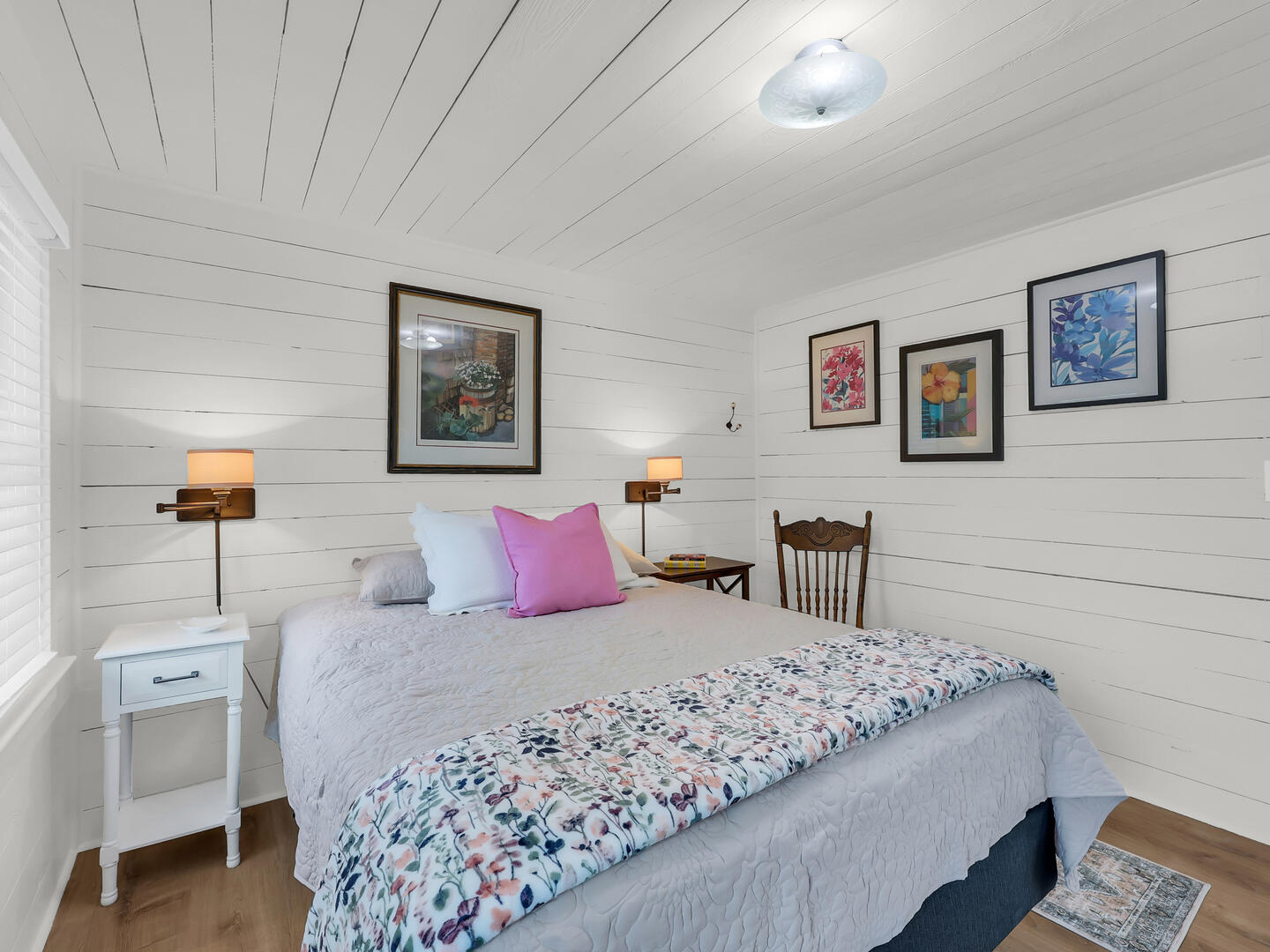 Queen Bee | Photo 19