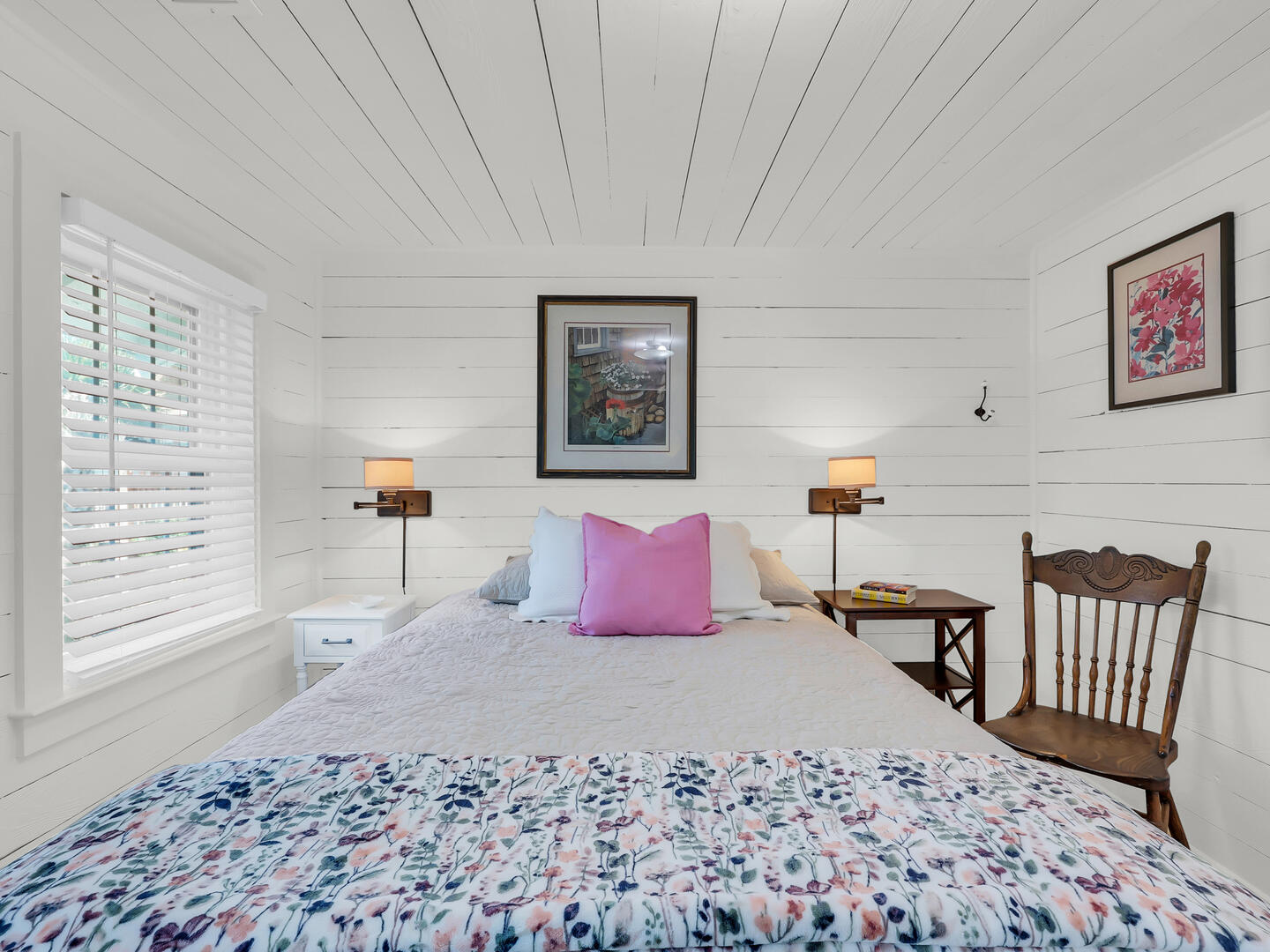 Queen Bee | Photo 20