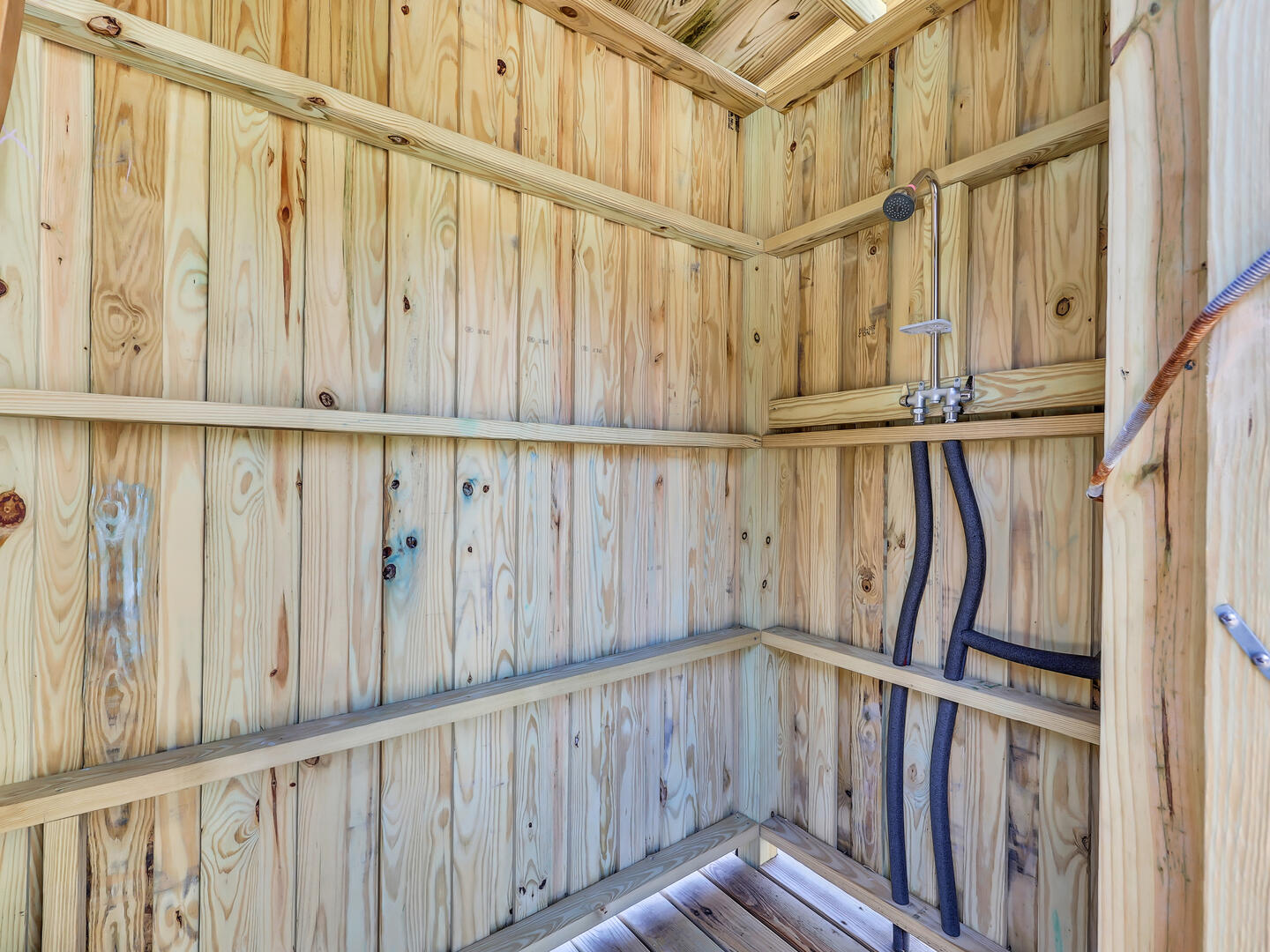 Queen Bee | Photo 22