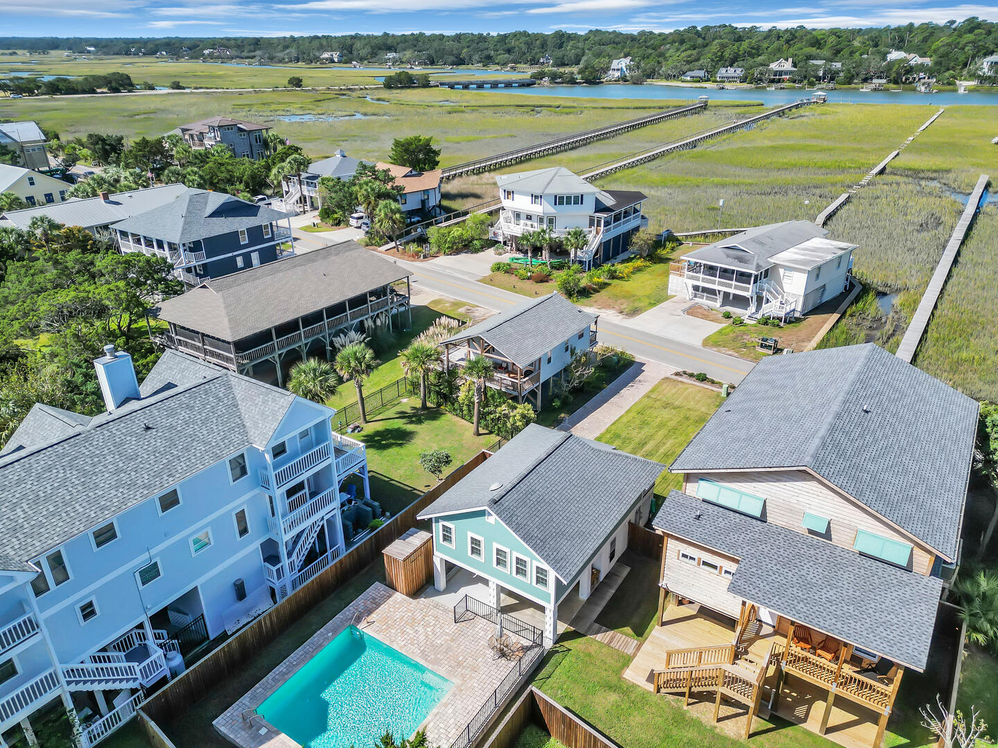 Queen Bee | Photo 26